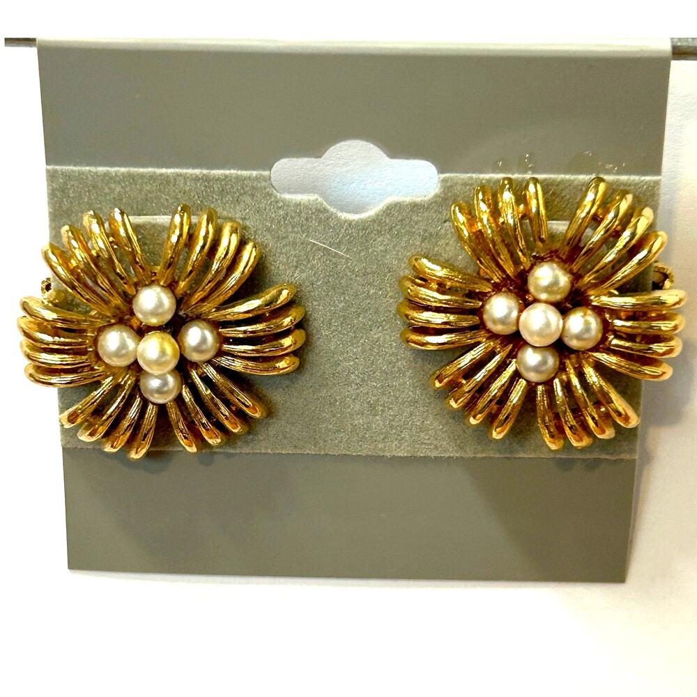 Vintage 1960's or 70's Lisner Clip On Earrings
